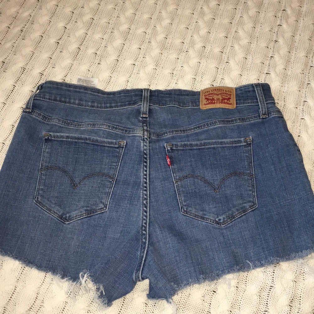 Levi’s 711 shorts.